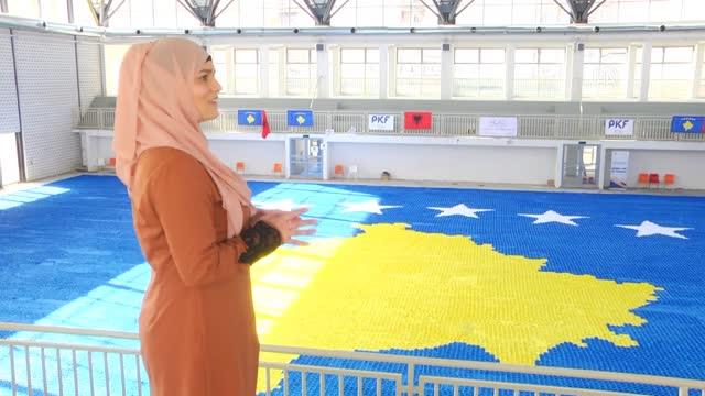 Kosovalı öğretmen origami ile yaptığı 1216 metrekarelik bayrakla Guinness’e girmeyi hedefliyor