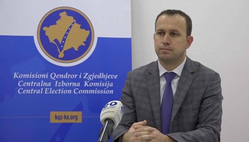 Kosova’da izolasyonda olan kişilerin oy kullanması için 104 mobil ekip görevlendirildi