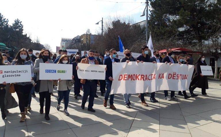 Kosova’da azınlıklar seçim sürecini protesto etti
