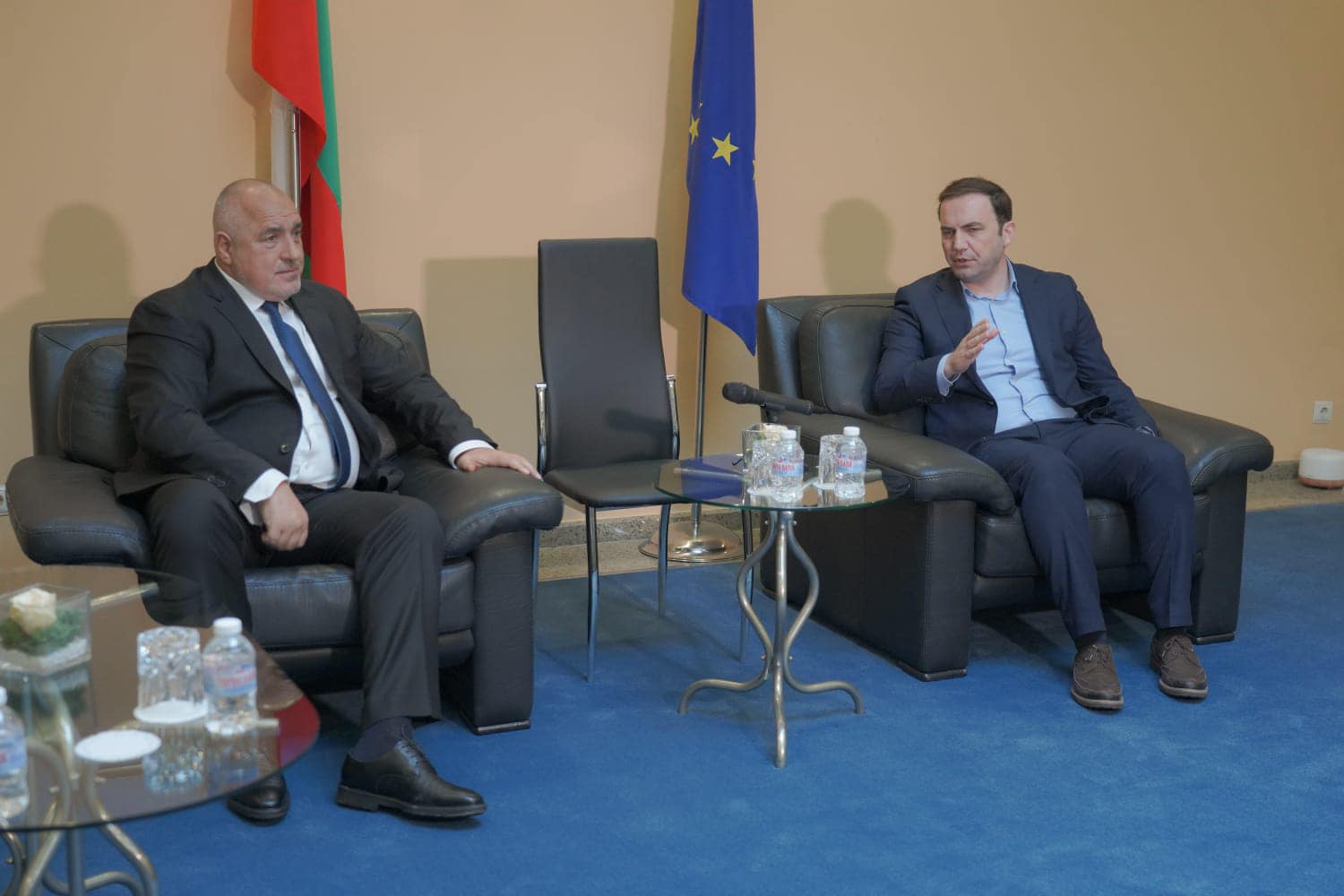 Dışişleri Bakanı Osmani, Bulgaristan Başbakanı Borisov ile görüştü
