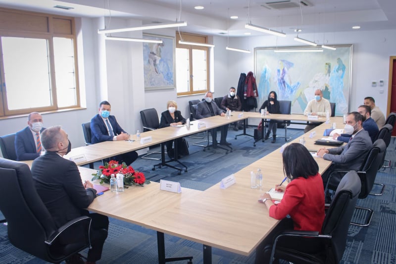 Birinci Başbakan Yardımcısı Grubi, Türk temsilcileri ile görüştü