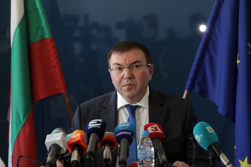 Bulgaristan Sağlık Bakanı Angelov: Salgının yayılmasını önlemek için bölgesel düzeyde farklı tedbirler uygulanacak