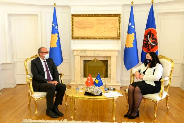 Kosova Cumhurbaşkanı Sadriu’dan Büyükelçi Sakar’a teşekkür