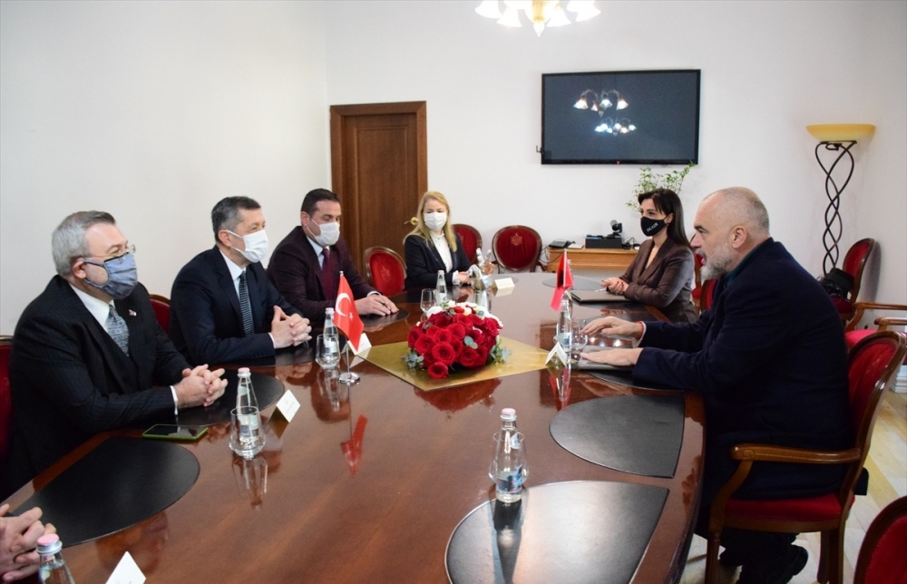 Milli Eğitim Bakanı Selçuk, Arnavutluk Başbakanı Rama ile görüştü