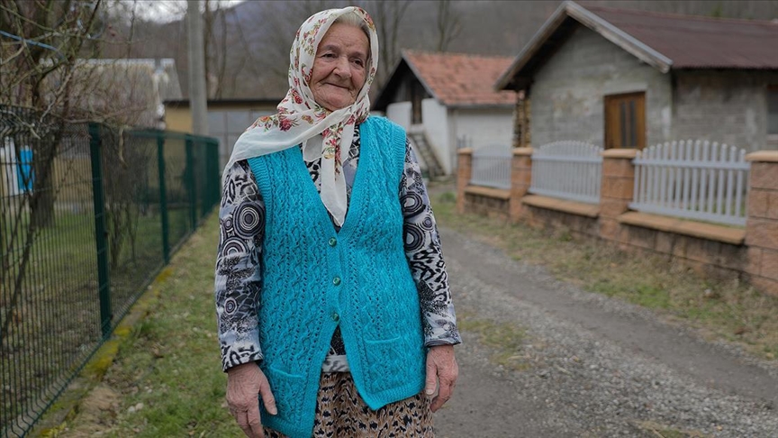 Srebrenitsa’daki soykırımda üç oğlunu kaybeden annenin acısı ilk günkü tazeliğini koruyor
