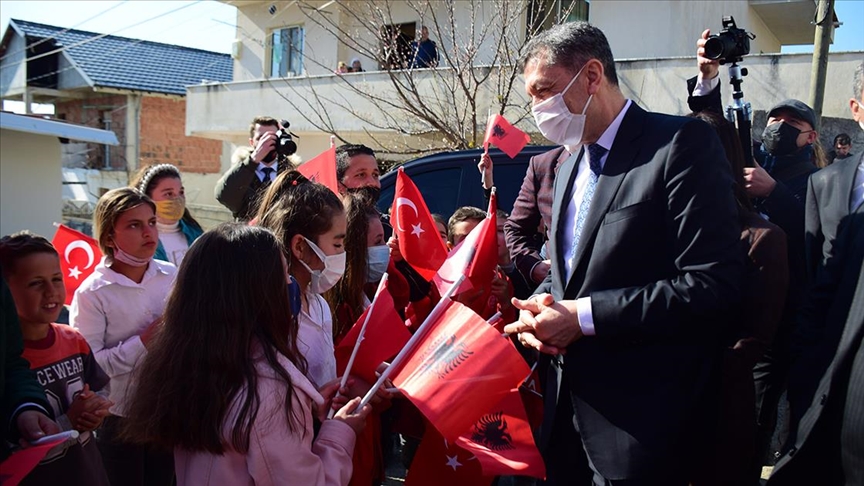 Milli Eğitim Bakanı Selçuk, Arnavutluk’ta öğrencilerle Türkçe sohbet etti
