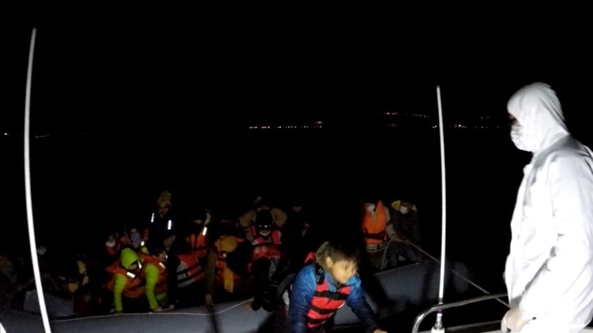 Yunanistan unsurlarınca Türk kara sularına geri itilen 220 sığınmacı kurtarıldı