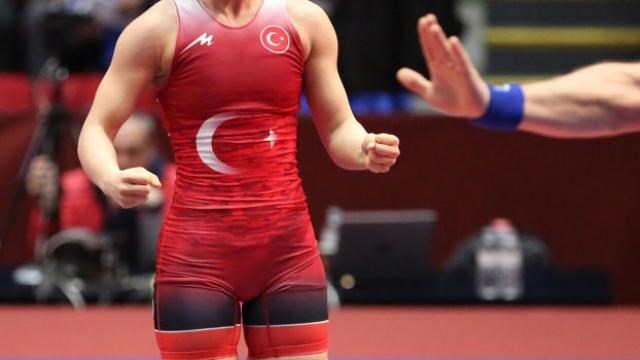 Türk güreşçilerden Bulgaristan’da 15 madalya