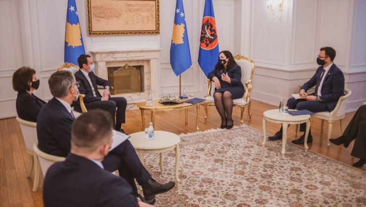Kosova’da Cumhurbaşkanı Osmani ve Başbakan Kurti, kurumlar arası işbirliğini görüştü