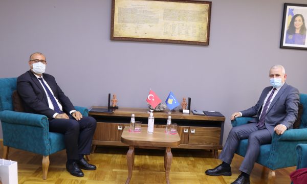 Kosova İçişleri Bakanı Sveçla, Türkiye Büyükelçisi Sakar’ı kabul etti