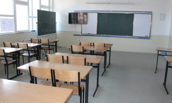 Kosova’da üniversite öncesi eğitime 1 hafta ara kararı