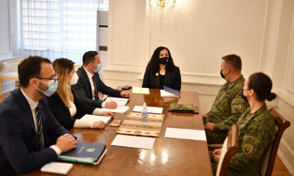 Kosova Cumhurbaşkanı Osmani, Savunma Bakanı ve FSK Komutanını kabul etti