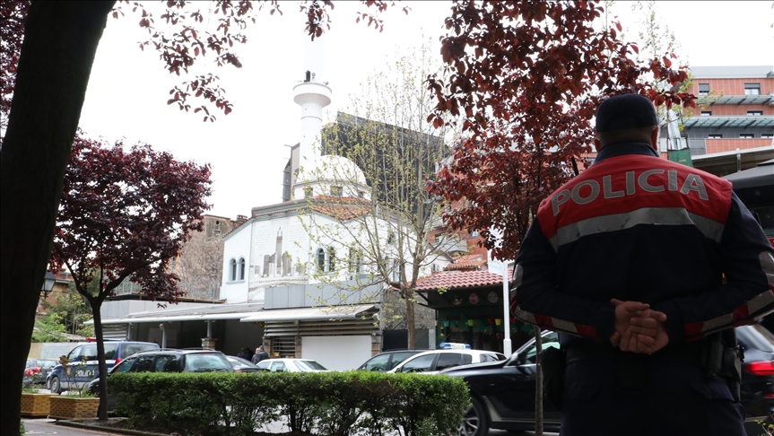 Arnavutluk’ta camide düzenlenen bıçaklı saldırıda 5 kişi yaralandı