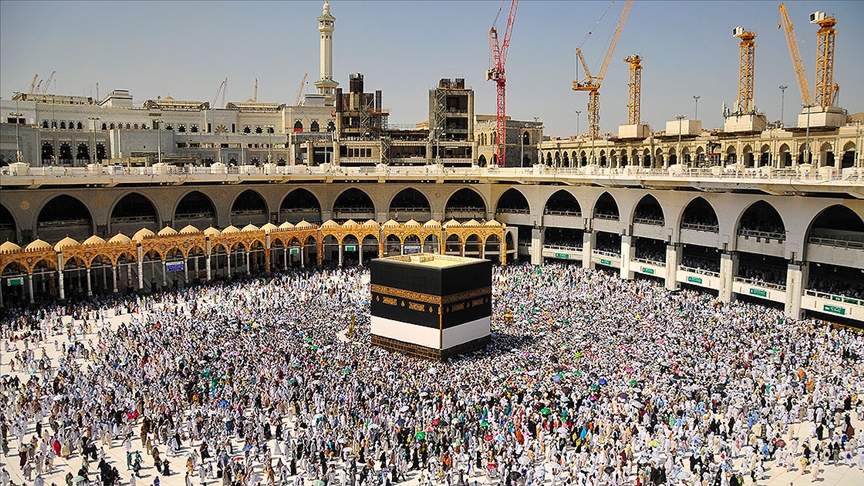 Ramazan ayının ilk on gününde Mescid-i Haram’ı umre ve namaz için 1,5 milyon kişi ziyaret etti