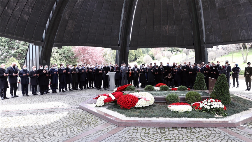 Türkiye’nin 8. Cumhurbaşkanı Turgut Özal, vefatının 28. yılında kabri başında anıldı