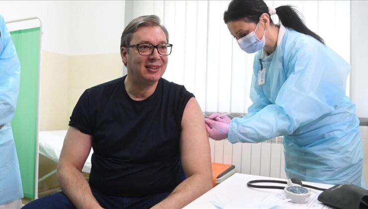 Sırbistan Cumhurbaşkanı Vuçiç, Kovid-19 aşısı yaptırdı