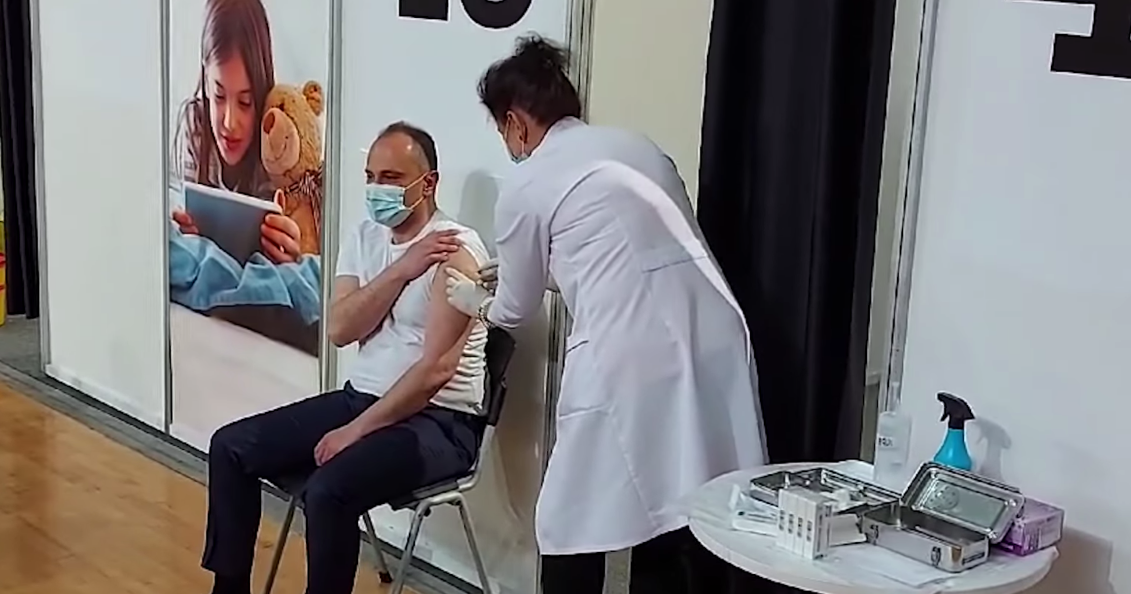 Sağlık Bakanı Filipçe aşı oldu