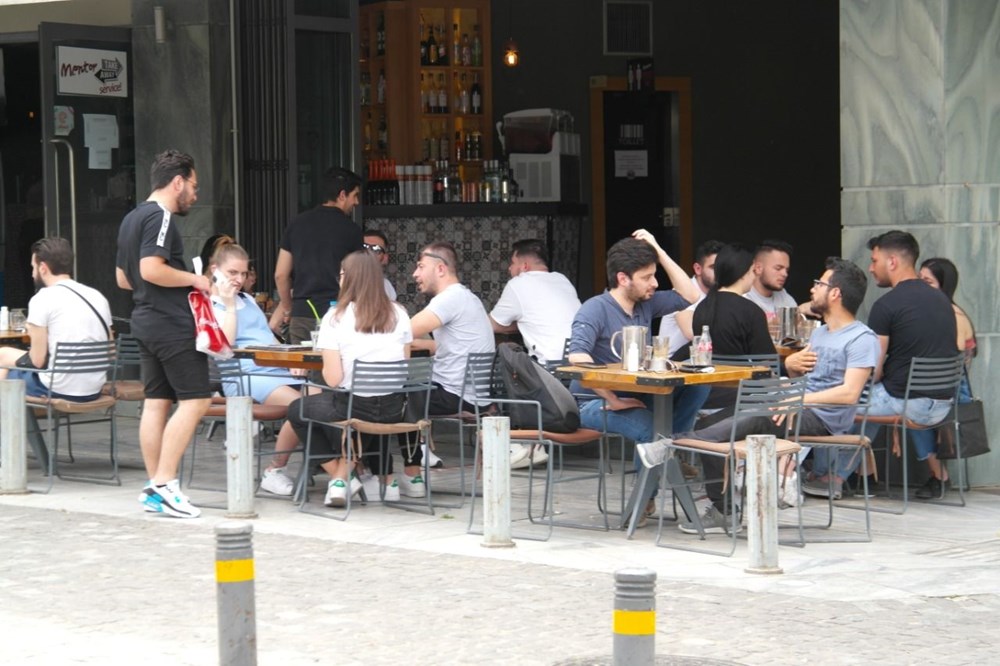 Yunanistan’da normalleşme adımı: Kafe ve restoranlar yeniden açıldı