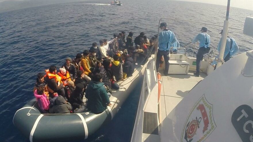 Yunanistan’ın geri ittiği 28 göçmen kurtarıldı