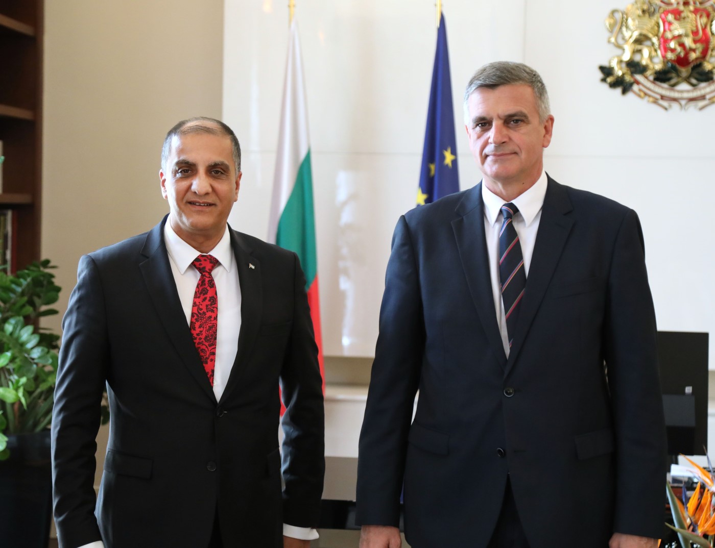 Bulgaristan Başbakanı Yanev, Filistin Büyükelçisi Ahmed el-Madbuh ile bir araya geldi