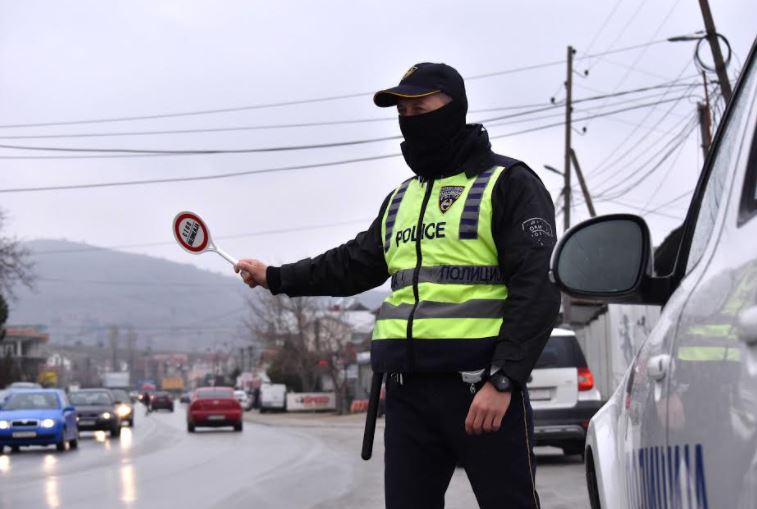 Başkent Üsküp’te 122 trafik cezası kesildi
