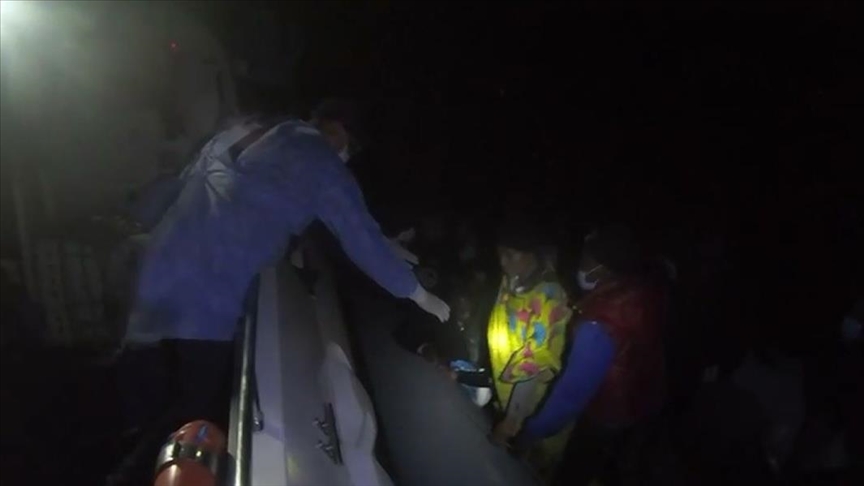 Yunanistan unsurları tarafından Türk kara sularına itilen 30 düzensiz göçmen kurtarıldı