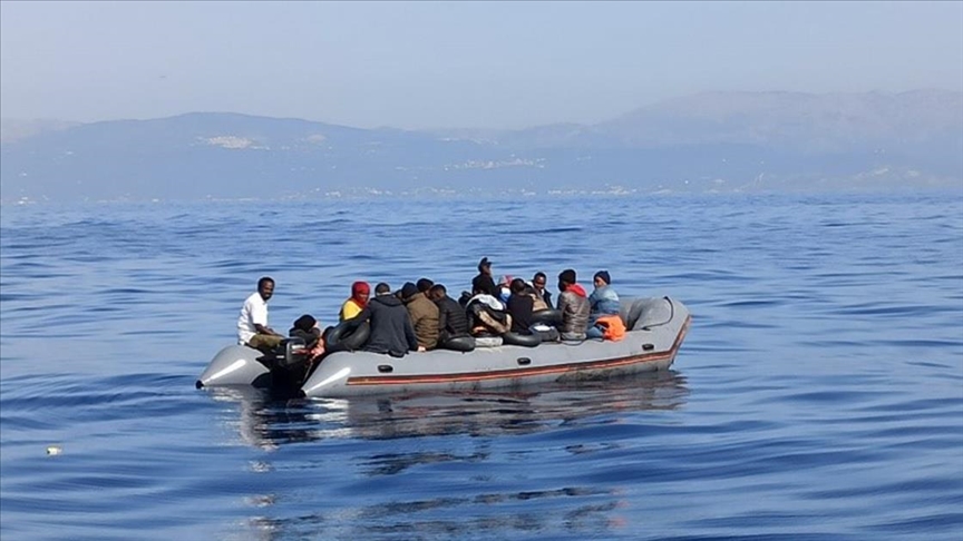 Yunanistan unsurlarınca Türk kara sularına itilen 24 sığınmacı kurtarıldı