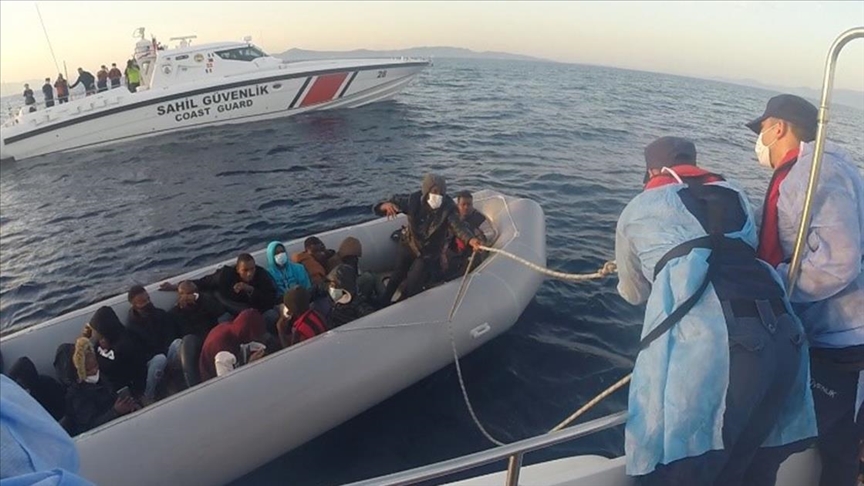 Yunan unsurlarınca Türk kara sularına itilen 21 sığınmacı kurtarıldı
