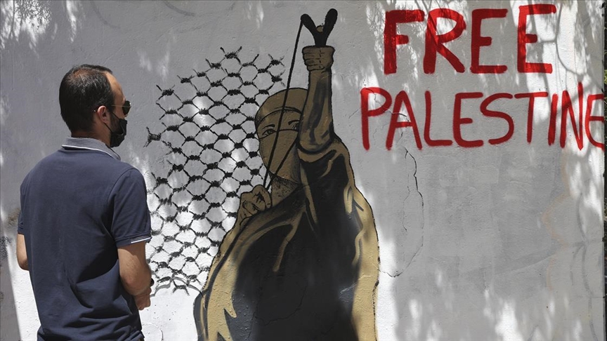 Yunan sanatçı Nemer, Filistin’e destek için grafiti yaptı