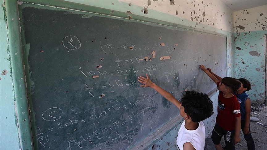 İsrail’in Gazze’ye yönelik saldırılarında 55’i anaokulu 187 okul zarar gördü