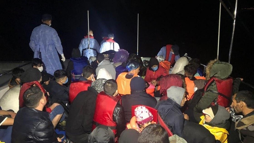 Yunanistan unsurları tarafından Türk kara sularına itilen 46 düzensiz göçmen kurtarıldı
