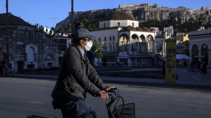 Yunanistan’da koronavirüs vaka sayısı 420 bin 905’e yükseldi