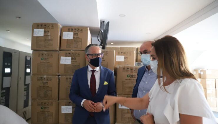 Kosova’nın satın aldığı Pfizer aşılarının ilk partisi ülkeye ulaştı