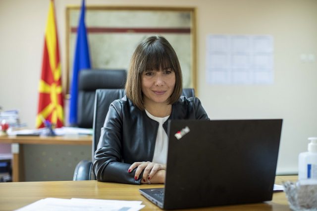 Eğitim Bakanı Carovska, hükümetin yüz yüze eğitim yönünde karar almasını bekliyor