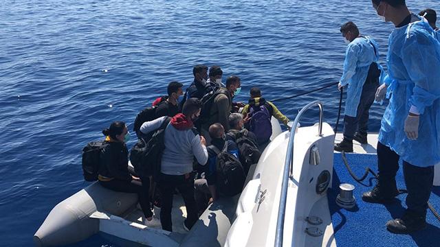 Yunanistan’ın ölüme terk ettiği 55 düzensiz göçmen kurtarıldı