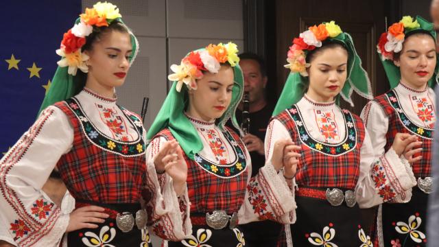 Türkiye ve Bulgaristan’ın folklor kültürleri tanıtılıyor