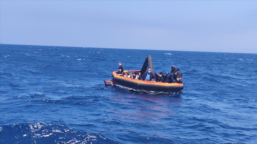 Yunanistan unsurlarınca Türk kara sularına itilen 74 sığınmacı kurtarıldı