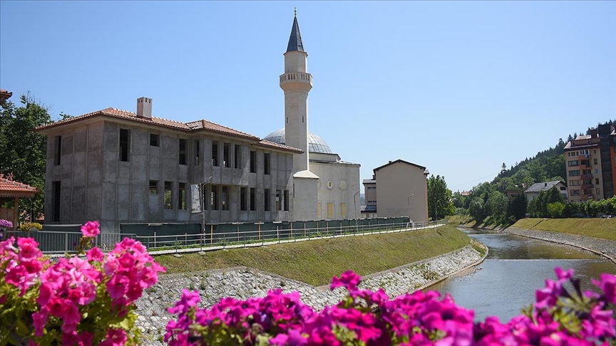 Bosna Hersek’in Olovo kentinde yapımı duran Ahi Evran Veli Kırşehir Camisi yardım bekliyor