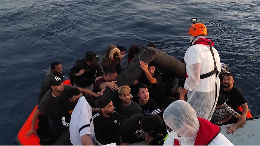 Yunanistan unsurlarınca Türk kara sularına itilen 51 sığınmacı kurtarıldı