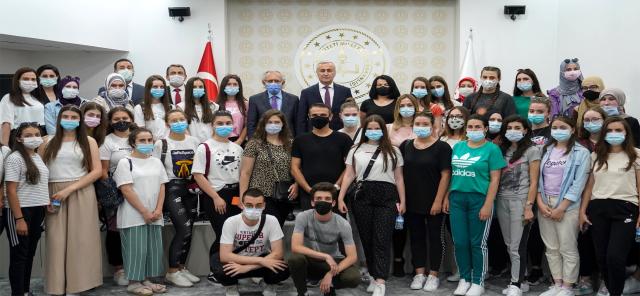 Novi Pazar Türk Kültür Merkezi öğrenci ve okutmanları Milli Eğitim Bakanlığını ziyaret etti