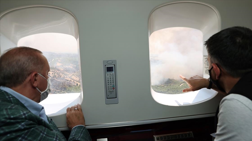 Cumhurbaşkanı Erdoğan Antalya’da orman yangınlarının yaşandığı bölgeleri helikopterden inceledi