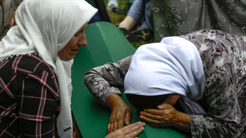 Srebrenitsa Soykırımı’nın 19 kurbanı daha toprağa verildi