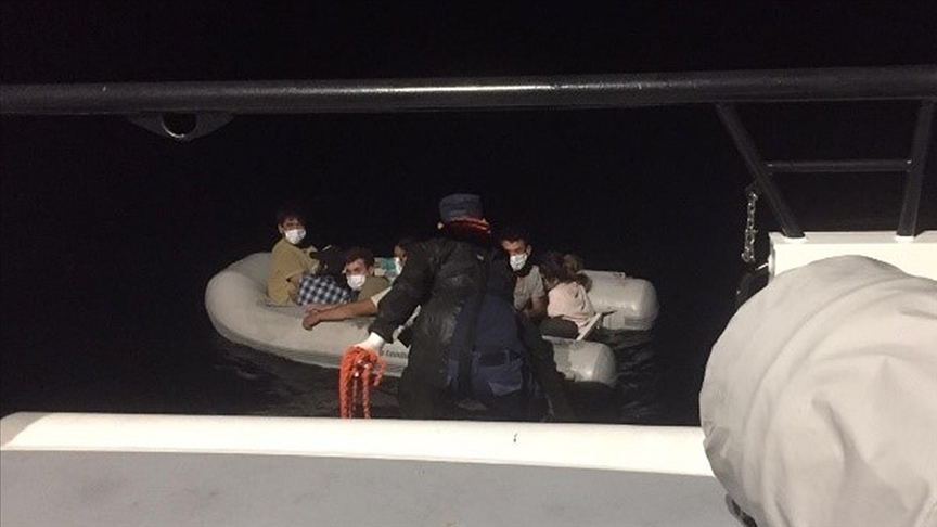 Yunanistan unsurlarınca Türk kara sularına itilen 76 sığınmacı kurtarıldı