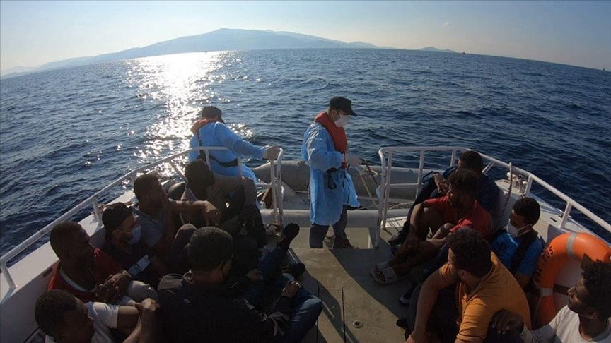 Yunanistan unsurlarınca Türk kara sularına itilen 15 sığınmacı kurtarıldı