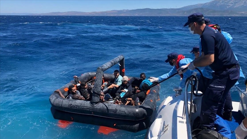 Yunanistan unsurlarınca Türk kara sularına itilen 26 sığınmacı kurtarıldı