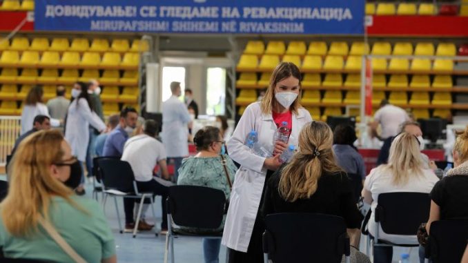 K. Makedonya’da iki günde 5 bin 556 vatandaş aşı oldu