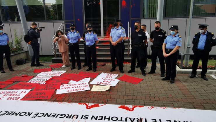 Kosova’da kadın cinayetleri protesto edildi