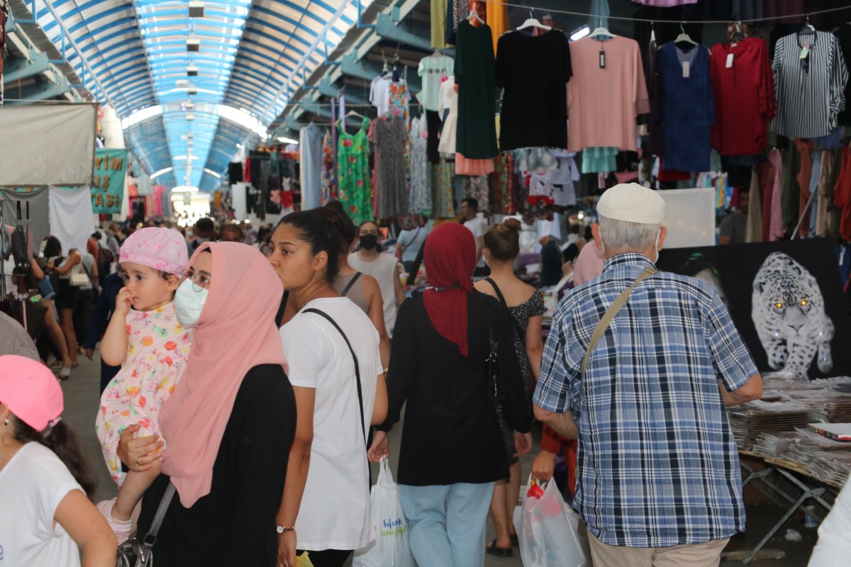 Edirne’de Bulgar turistler Ulus Pazarı’na akın etti
