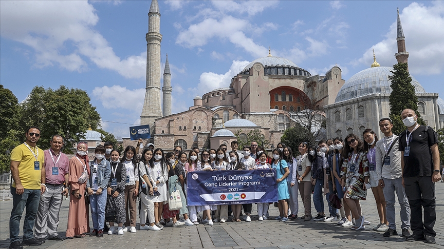 YTB Türk Dünyası Genç Liderler Programı öğrencileri İstanbul’da