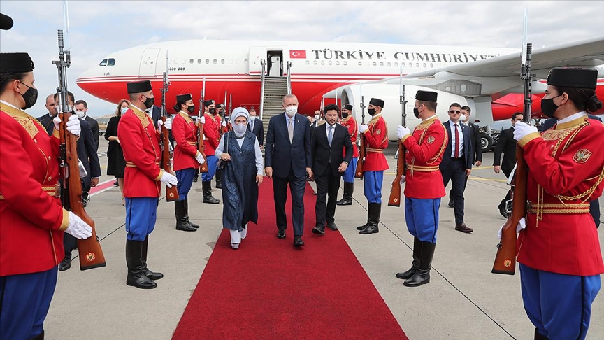 Türkiye Cumhurbaşkanı Erdoğan Karadağ’da resmi törenle karşılandı